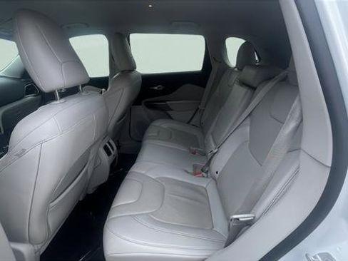 Used 2019 Jeep Cherokee Limited AWD/4WD image 21