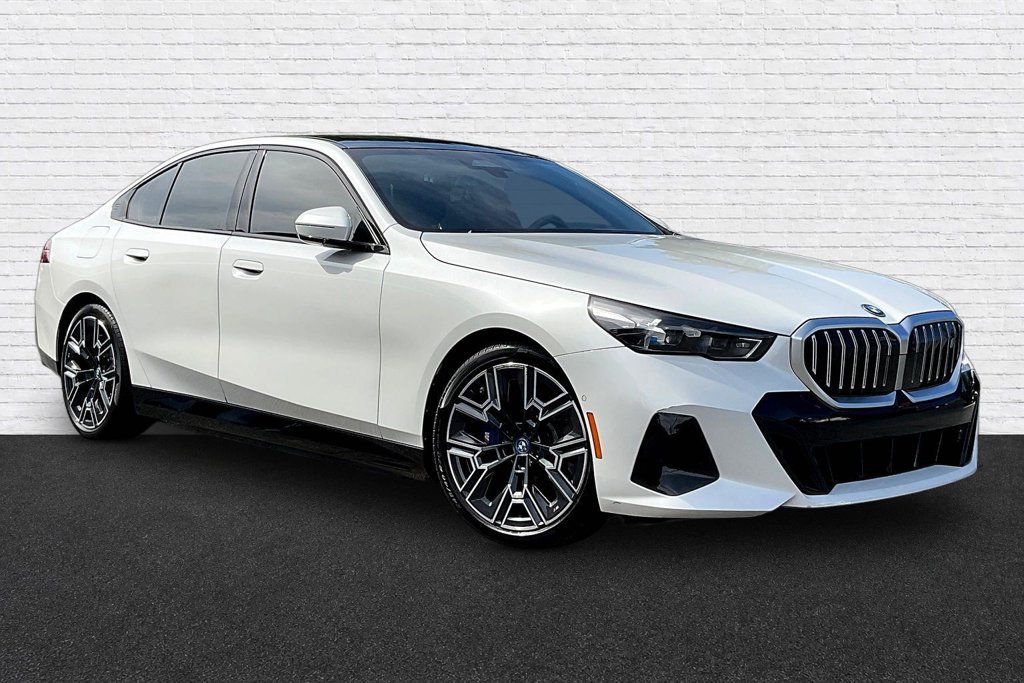 Used 2024 BMW i5 eDrive40i w/ Executive Package RWD image 3
