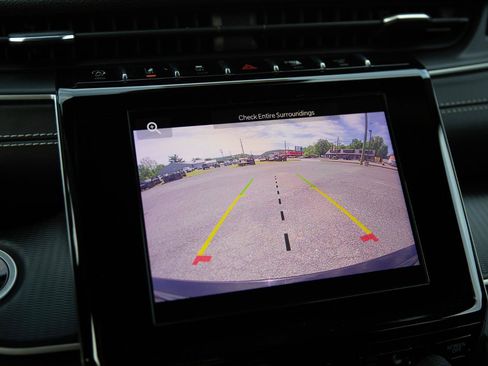 Used 2023 Jeep Grand Cherokee Altitude AWD/4WD image 17