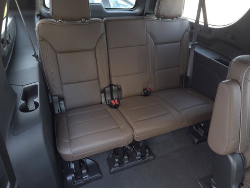 Used 2024 Chevrolet Suburban High Country w/ Advanced Technology Package image 42