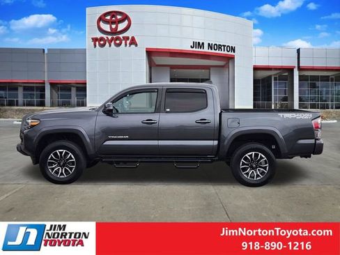 Used 2021 Toyota Tacoma TRD Sport w/ Technology Package image 5
