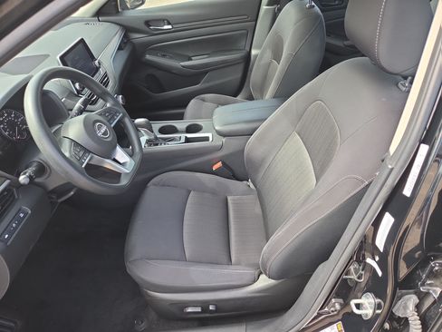 Used 2025 Nissan Altima 2.5 SV FWD image 5