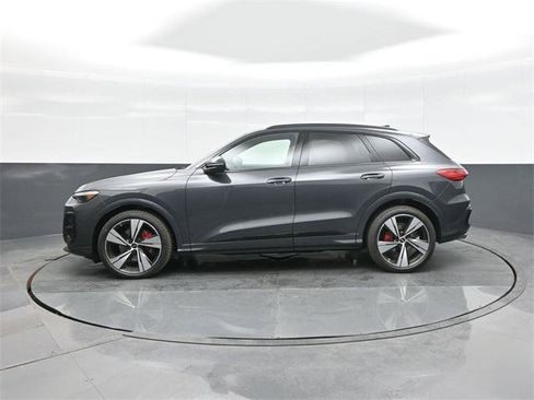 New 2025 Audi SQ5 Prestige image 4