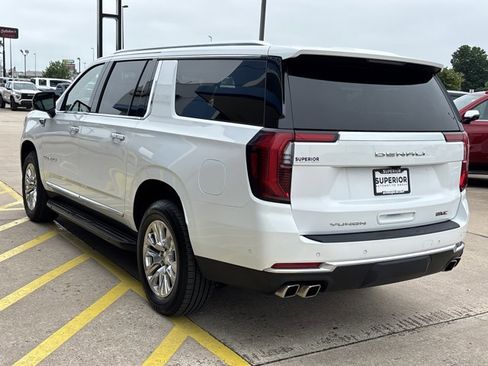 Used 2025 GMC Yukon XL Denali AWD/4WD image 10