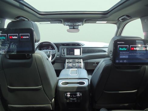 Used 2024 GMC Yukon Denali w/ Advanced Technology Package AWD/4WD image 33