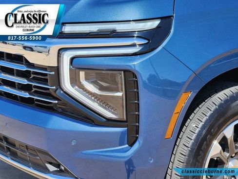 Used 2025 Chevrolet Suburban LT w/ Comfort Package AWD/4WD image 12