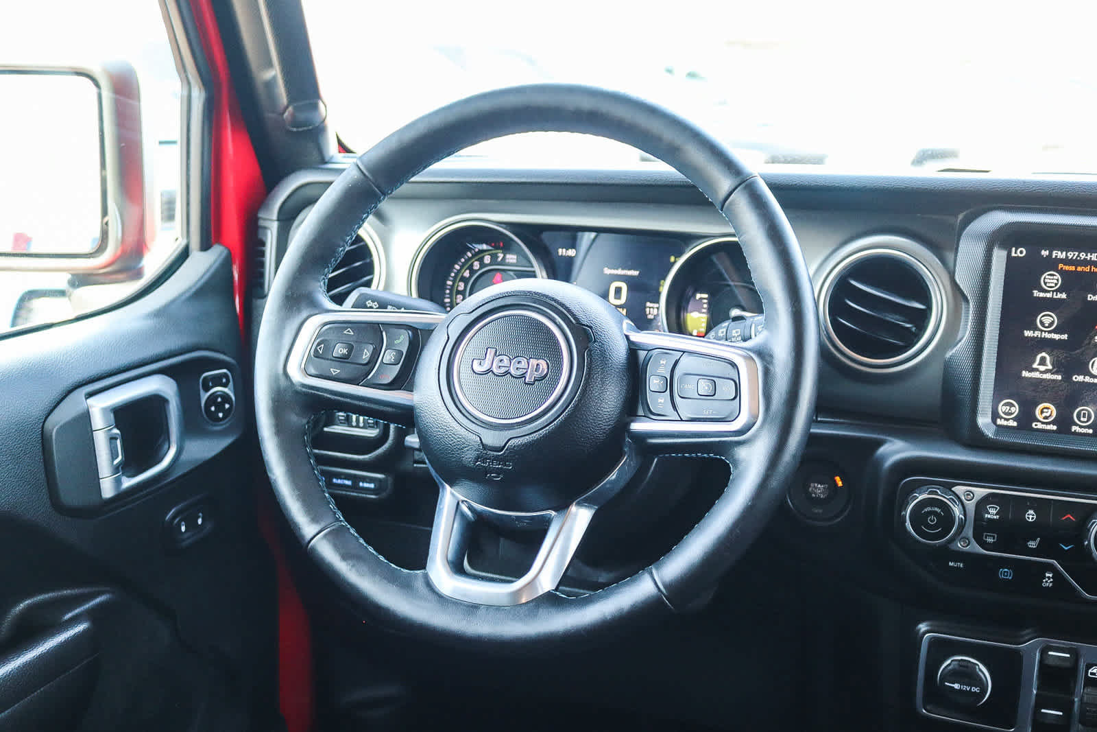 Used 2021 Jeep Wrangler Unlimited Rubicon 4xe w/ Cold Weather Group AWD/4WD image 15