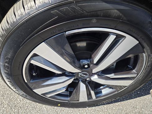 Used 2023 Nissan Rogue SL w/ SL Premium Package image 42