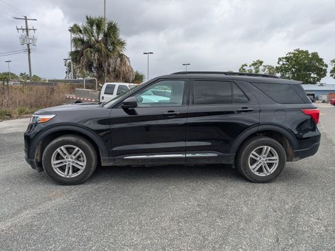 Used 2023 Ford Explorer XLT AWD/4WD image 7