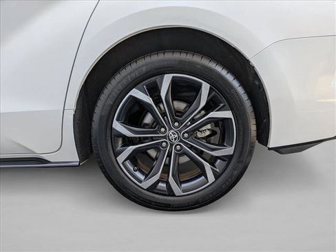 Used 2025 Toyota Sienna Platinum FWD image 24