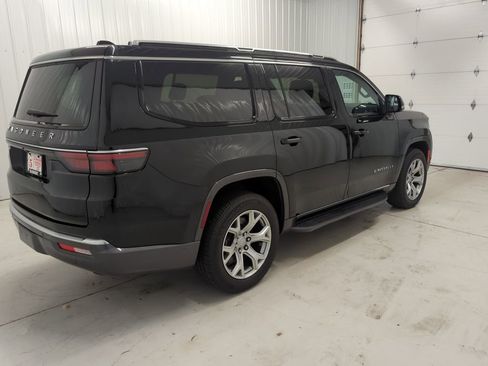 Used 2022 Jeep Wagoneer Series II AWD/4WD image 4