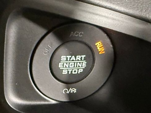 Used 2025 Jeep Wrangler Unlimited Rubicon AWD/4WD image 24