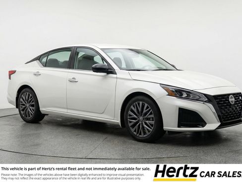 Used 2025 Nissan Altima 2.5 SV image 1