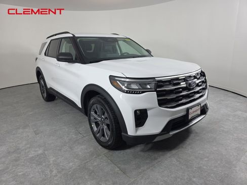 New 2026 Ford Explorer Active image 3