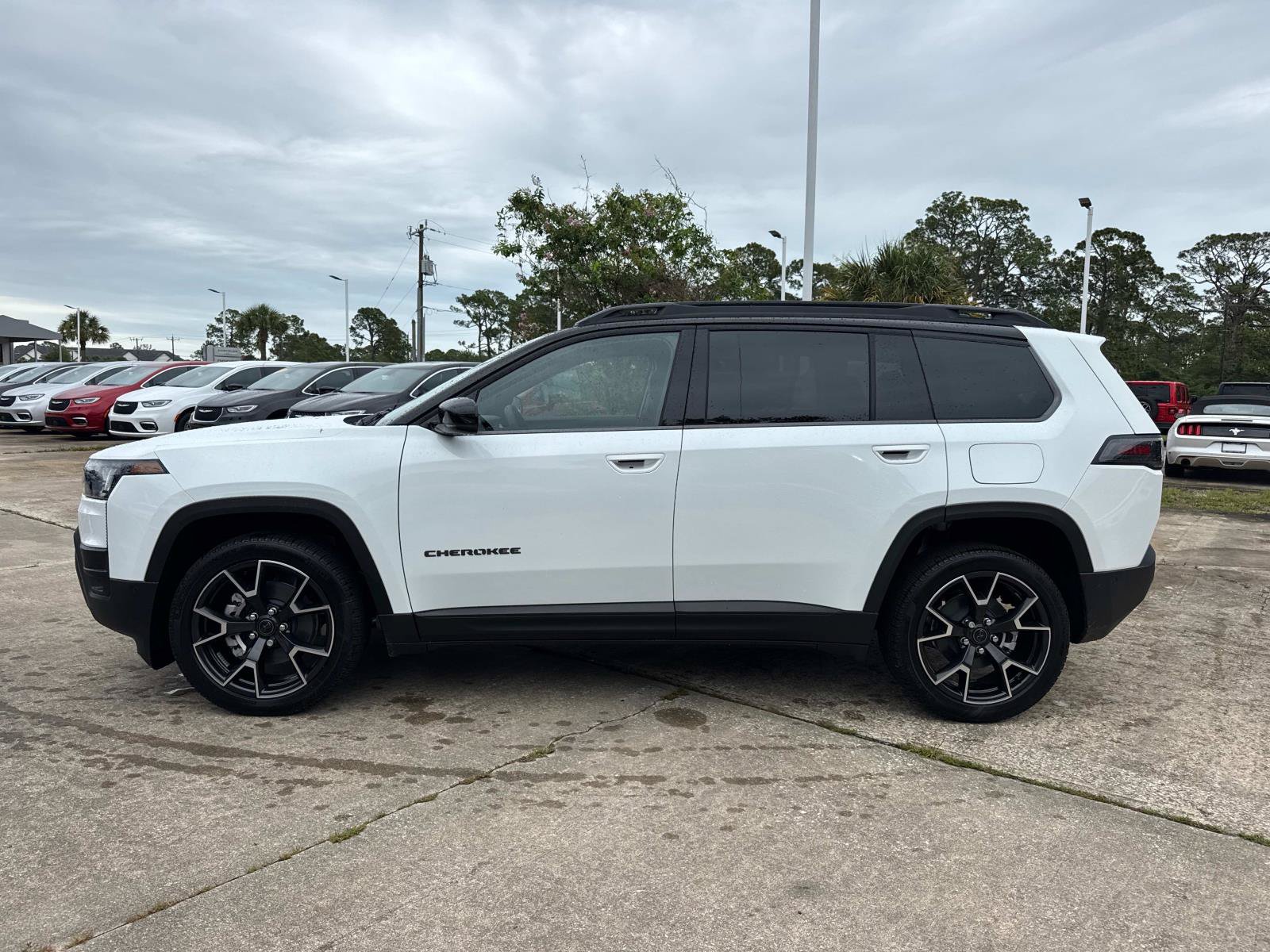 New 2026 Jeep Cherokee Overland w/ Trailer Tow Group AWD/4WD image 6