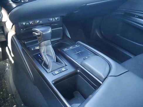 Used 2019 Lexus ES 300h w/ Premium Package image 32