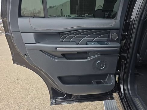 Used 2024 Ford Expedition Platinum AWD/4WD image 31