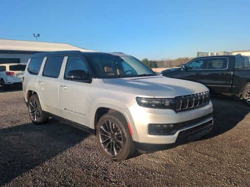 Used 2025 Jeep Grand Wagoneer Series III w/ Quick Order Packagew 28T AWD/4WD image 4