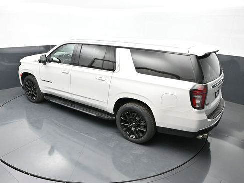 Used 2022 Chevrolet Suburban High Country w/ LPO, Illumination Package AWD/4WD image 37