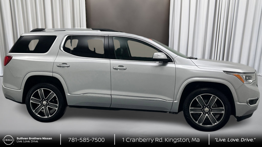 Used 2017 GMC Acadia Denali w/ Technology Package AWD/4WD image 4