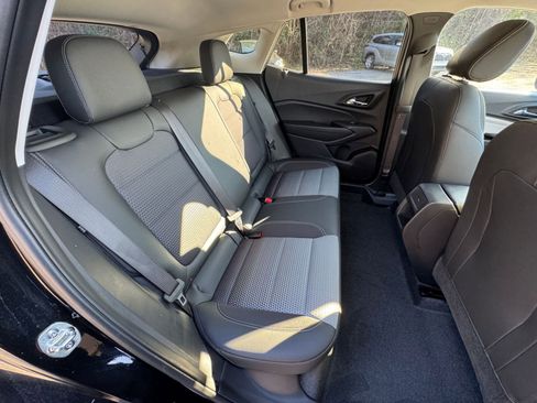 Used 2025 Chevrolet Trax LT w/ LT Convenience Package image 34