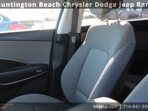 Used 2018 Hyundai Santa Fe SE image 28