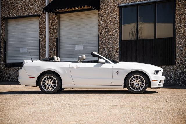 Used 2013 Ford Mustang Premium RWD image 10