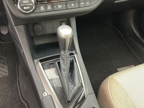 Used 2016 Toyota Corolla LE FWD image 21