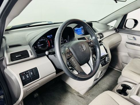 Used 2016 Honda Odyssey SE image 8