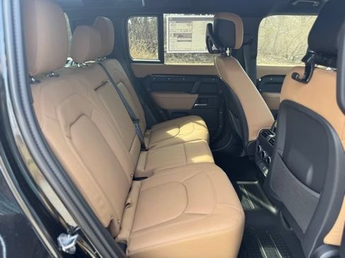 New 2026 Land Rover Defender 110 X-Dynamic SE AWD/4WD image 17