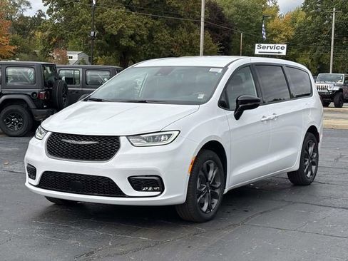 New 2026 Chrysler Pacifica Select image 29