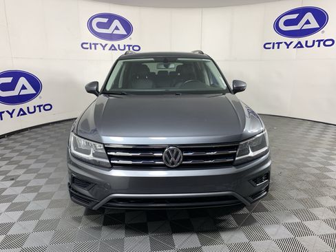 Used 2018 Volkswagen Tiguan SE w/ Panoramic Sunroof Package FWD image 9