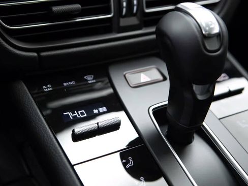 Certified 2026 Porsche Macan AWD/4WD image 28