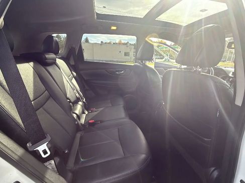 Used 2017 Nissan Rogue SL w/ SL Premium Package image 34