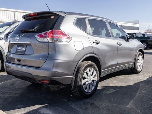 Used 2016 Nissan Rogue S image 2