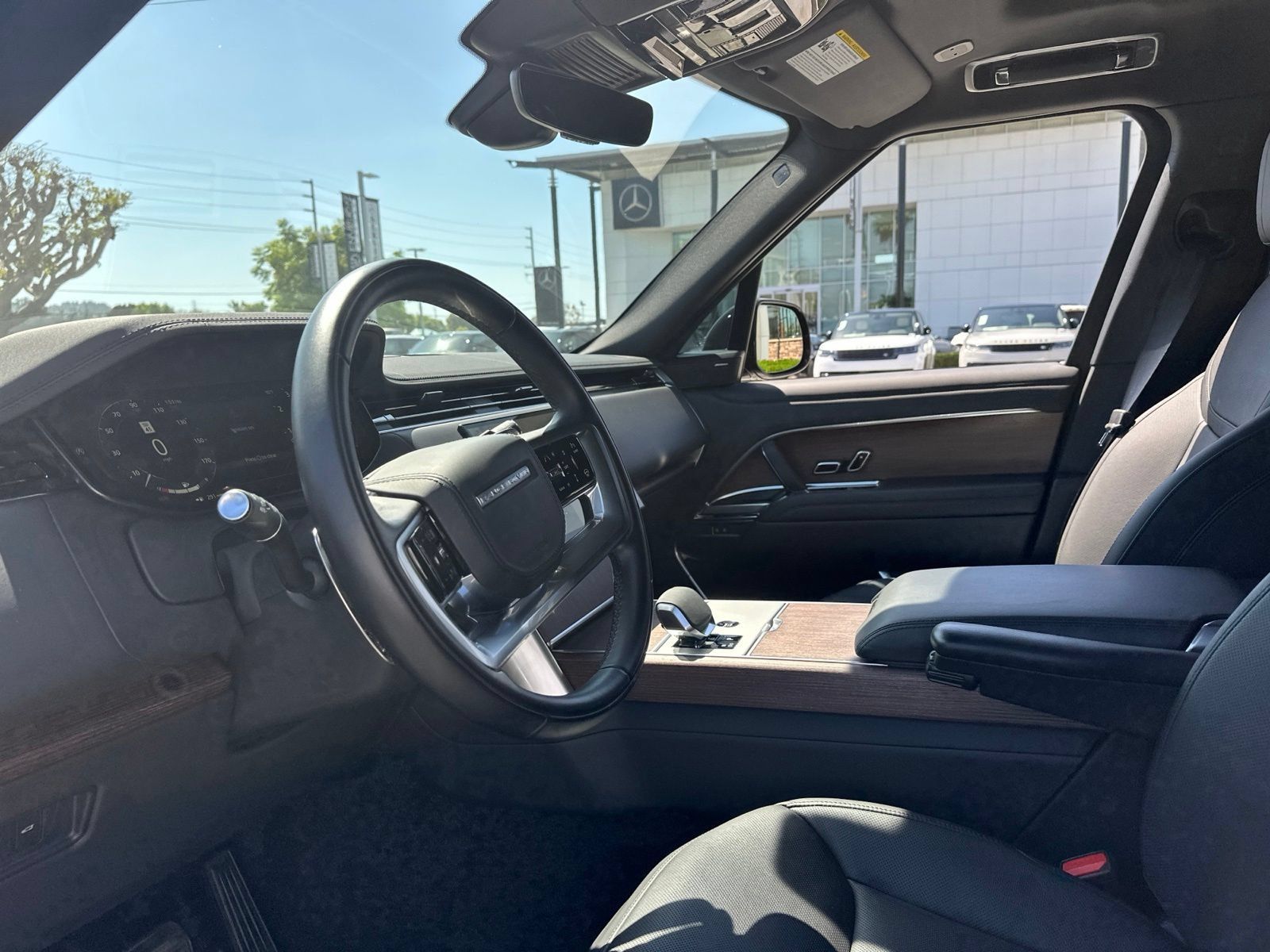 Certified 2025 Land Rover Range Rover SE AWD/4WD image 16