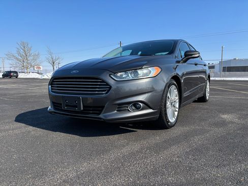 Used 2016 Ford Fusion SE w/ Equipment Group 202A image 3