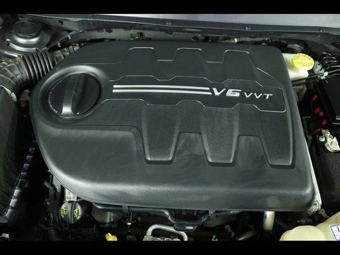 Used 2020 Jeep Cherokee Latitude Lux w/ Comfort/Convenience Group image 17