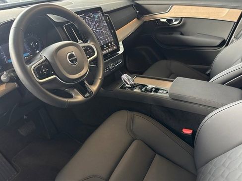 Certified 2025 Volvo XC90 B6 Plus image 13