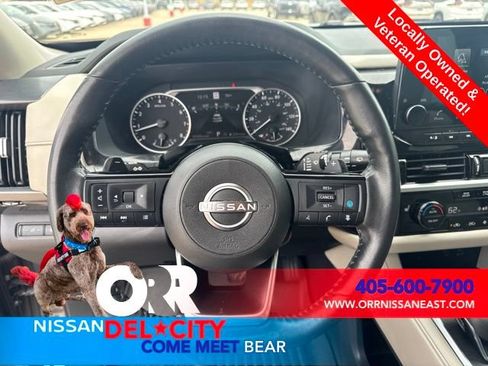 Used 2023 Nissan Pathfinder SL AWD/4WD image 18
