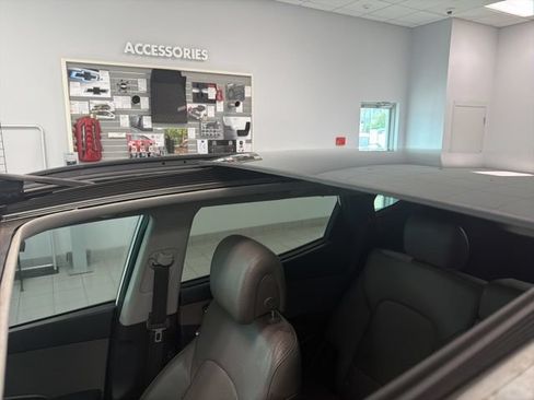Used 2017 Hyundai Santa Fe Sport FWD image 17