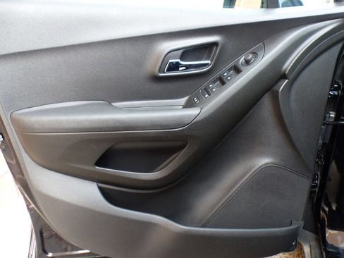 Used 2019 Chevrolet Trax LS image 35