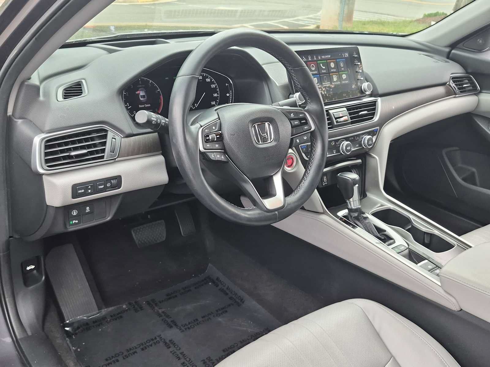 Used 2018 Honda Accord Touring image 10