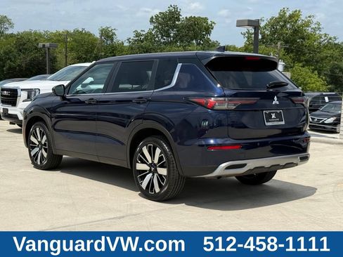 Used 2025 Mitsubishi Outlander SE FWD image 5