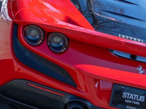 Used 2020 Ferrari F8 Tributo image 37