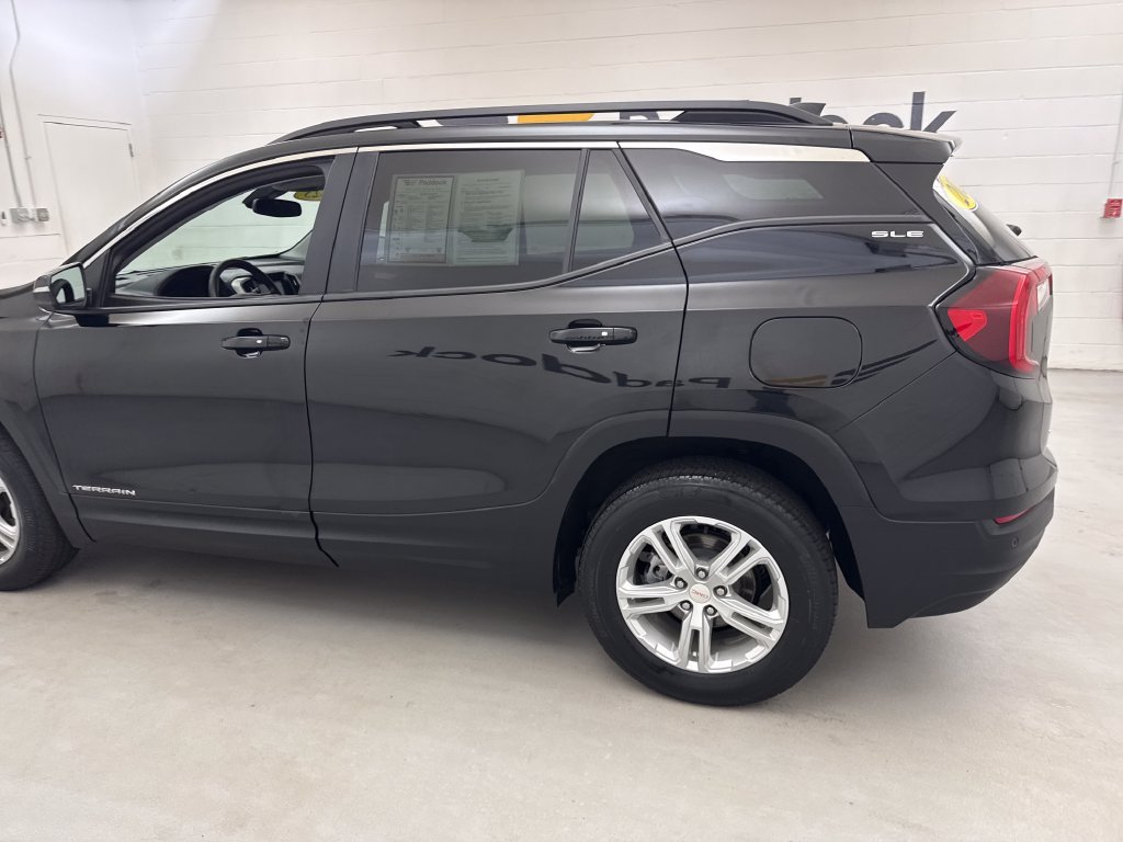 Used 2023 GMC Terrain SLE w/ Driver Convenience Package AWD/4WD image 3