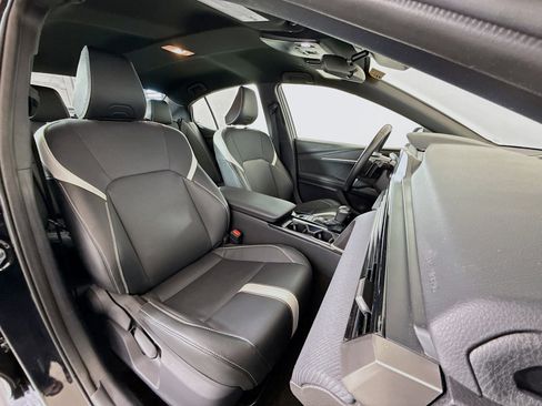 Used 2025 Toyota Camry SE image 24