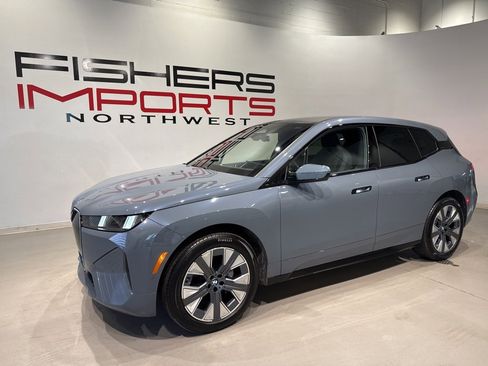 Used 2026 BMW iX xDrive60 w/ Premium Package image 8