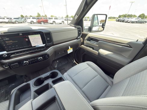 New 2026 GMC Sierra 3500 SLE w/ SLE Value Package AWD/4WD image 20