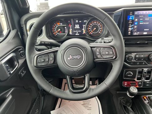 Used 2025 Jeep Wrangler Unlimited Sport AWD/4WD image 17